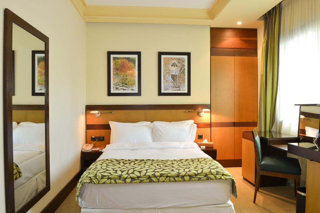 Coral Beirut Al Hamra Hotel Ngoại thất bức ảnh