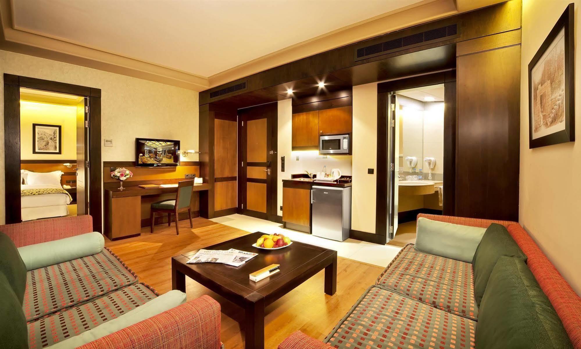 Coral Beirut Al Hamra Hotel Phòng bức ảnh