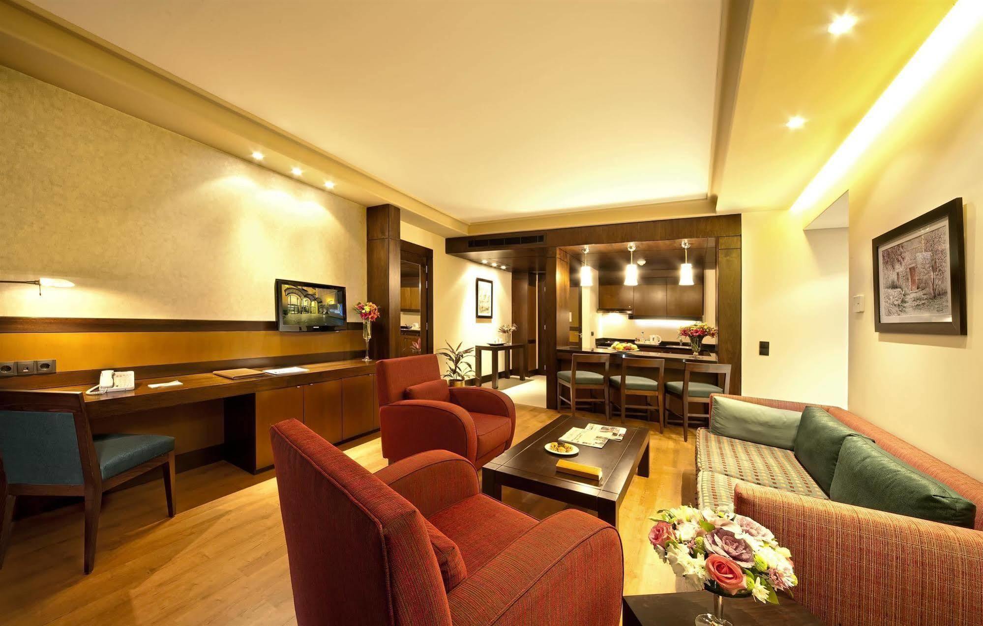 Coral Beirut Al Hamra Hotel Phòng bức ảnh